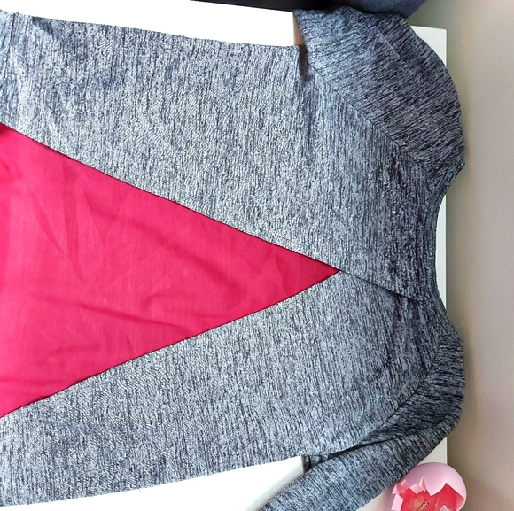 A red and grey open back long sleeve - Picture 4 of 5